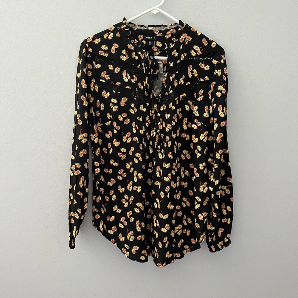 NEW Torrid Shirt Womens 10 M/L Black Yellow Floral Lenny Peasant Top Blouse